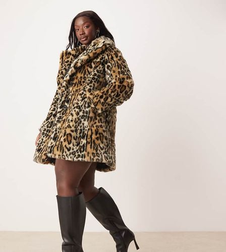 New Look Curve - Cappotto in pelliccia sintetica con stampa leopardata - New Look Plus - Modalova