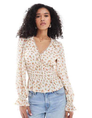 Top rétro à col V et petites fleurs - Crème - New Look - Modalova