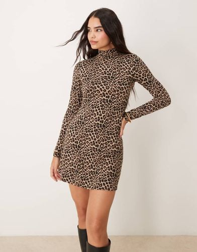 Vestito corto morbido a maniche lunghe con stampa leopardata - New Look - Modalova