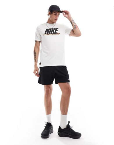 Core Legend - T-shirt bianca mimetica - Nike Training - Modalova