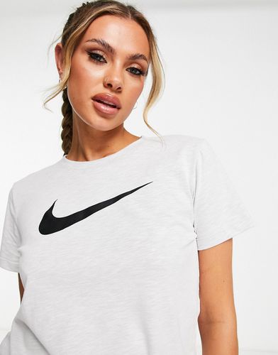 Dri-FIT Swoosh - T-shirt sporco con logo - Nike Training - Modalova
