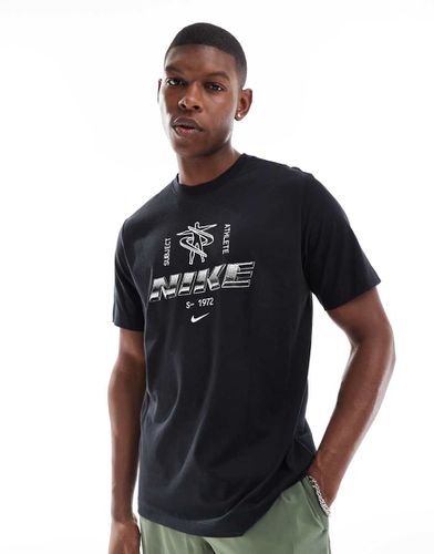 Dri-FIT - T-shirt nera con logo grafico metallizzato - Nike Training - Modalova