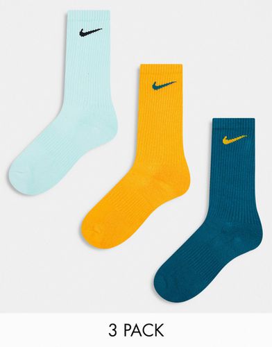 Everyday Plus - Confezione da 3 paia di calzini verde-azzurro, giada, arancione - Nike Training - Modalova