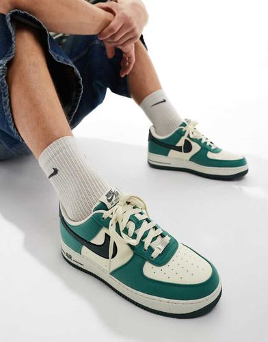 Air Force 1 '07 - Sneakers verdi e bianche - Nike - Modalova