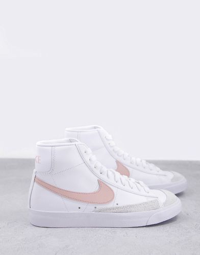 Blazer Mid - Sneakers alte bianche e rosa - Nike - Modalova