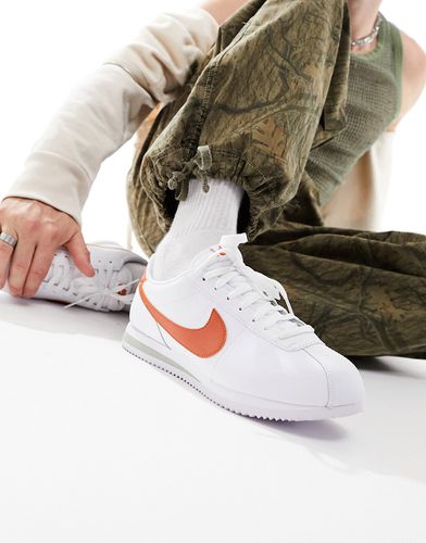 Cortez - Sneakers in pelle bianche e arancioni - Nike - Modalova