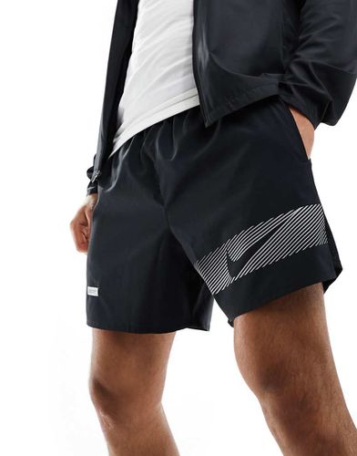 Challenger Flash - Pantaloncini riflettenti neri da 5" - Nike Running - Modalova