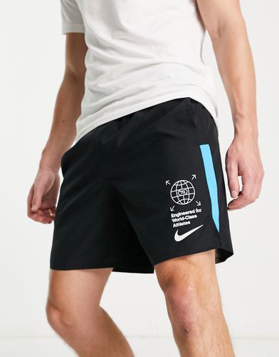 D.Y.E. Challenger - Pantaloncini neri con logo - Nike Running - Modalova