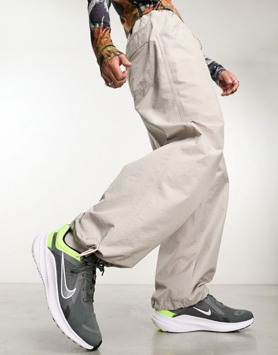 Quest 5 - Sneakers grigie e giallo volt - Nike Running - Modalova