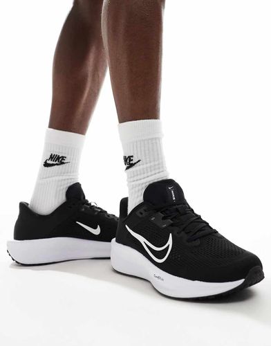 Quest 6 - Sneakers nere e bianche - Nike Running - Modalova