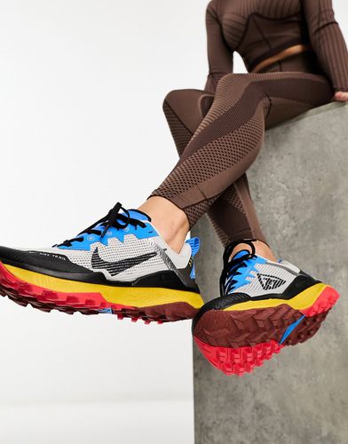 React Wildhorse 8 - Sneakers grigie e mix di colori primari - Nike Running - Modalova