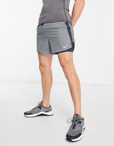 Stride Hybrid - Pantaloncini grigi - Nike Running - Modalova