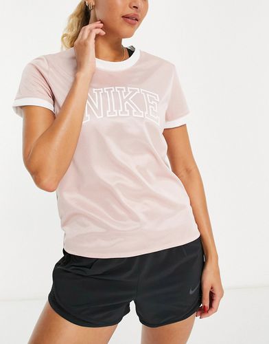 Swoosh Run Dri-FIT - T-shirt pallido con logo stile college - Nike Running - Modalova