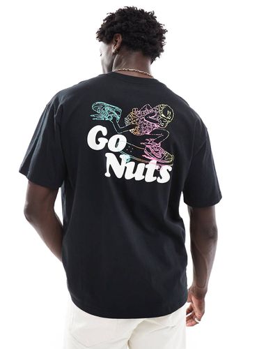 T-shirt nera con stampa "Go nuts" sul retro - Nike SB - Modalova