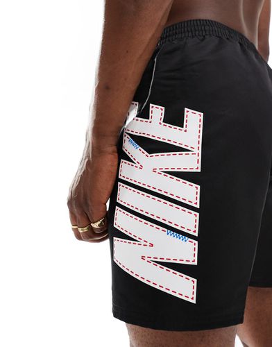 Big Block - Pantaloncini da bagno neri stile volley da 7" con logo grande - Nike Swimming - Modalova