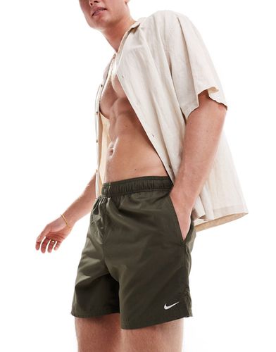 Essential - Pantaloncini da bagno stile volley da 5" kaki cargo - Nike Swimming - Modalova