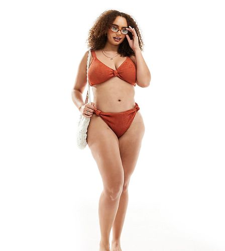 Slip bikini a vita alta in tessuto stropicciato color ruggine - South Beach Curve - Modalova
