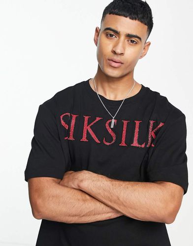 T-shirt oversize nera con logo rosso in strass - SikSilk - Modalova