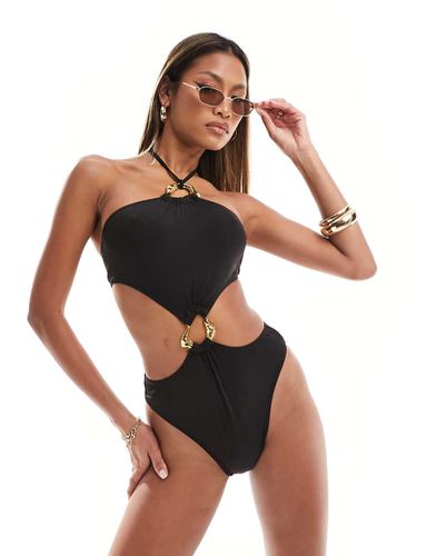 SIMMI - Costume da bagno allacciato al collo con spalline sottili con cut-out e dettagli dorati in metallo - Simmi Clothing - Modalova