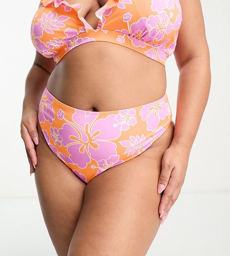 Confezione da 2 slip bikini arancione e rosa a fiori con volant - Simply Be - Modalova