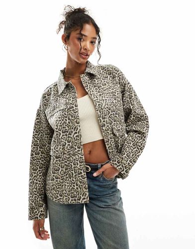 Giacca di jeans leopardata - Stradivarius - Modalova