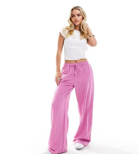 Petite - STR - Pantaloni effetto lino a righe - Stradivarius - Modalova