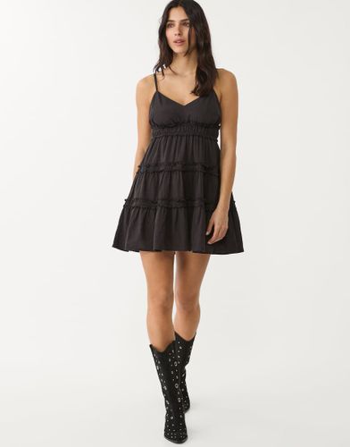 Robe courte étagée à bretelles et volants - Stradivarius - Modalova