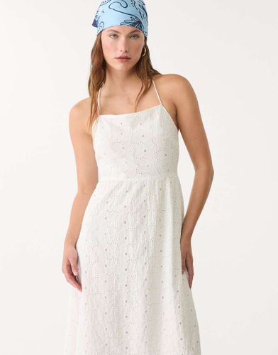 Robe mi-longue en broderie anglaise - Stradivarius - Modalova