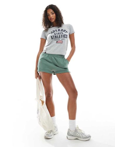 Athletic Essentials - Short avec broderie ton sur ton - Kaki laurier - Superdry - Modalova