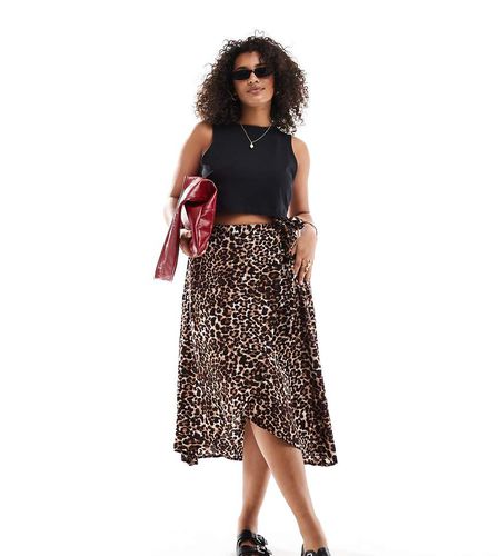 Pieces Curve - Gonna midi avvolgente con stampa leopardata - Pieces Plus - Modalova