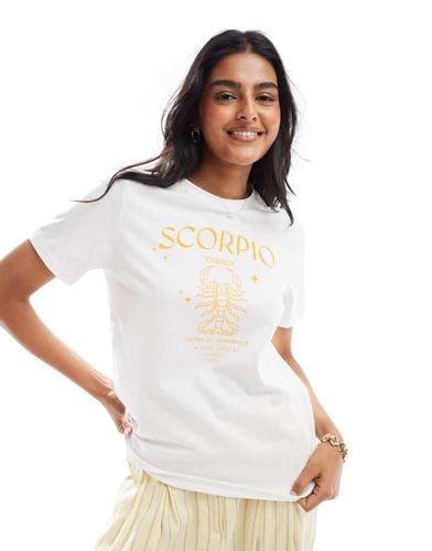 T-shirt bianca con segno zodiacale "Scorpio" - Pieces - Modalova