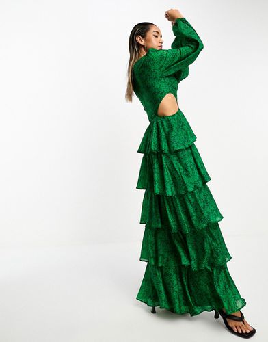 Vestito lungo a maniche lunghe smeraldo con cut-out e volant - Pretty Lavish - Modalova