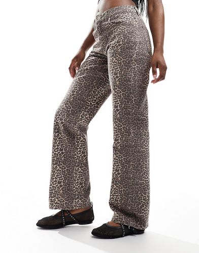 Jeans ampi marroni con stampa leopardata - Pull & Bear - Modalova