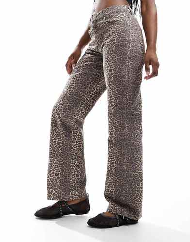 Jeans ampi marroni con stampa leopardata - Pull & Bear - Modalova