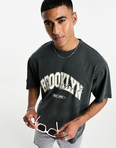 T-shirt antracite con stampa "Brooklyn" - Pull & Bear - Modalova
