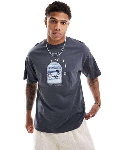 T-shirt scuro con stampa "Saltwater" - Pull & Bear - Modalova