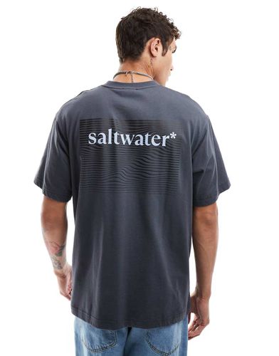 T-shirt scuro con stampa "Saltwater" - Pull & Bear - Modalova