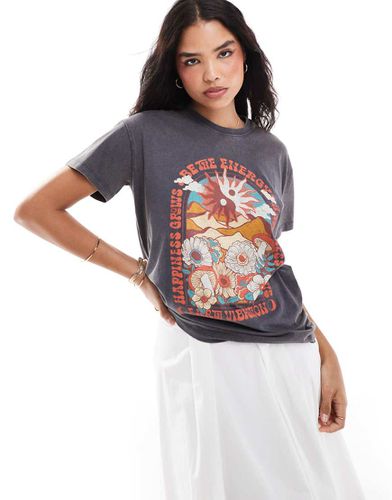 T-shirt slavato oversize con grafica di paesaggio con fiori - Pull & Bear - Modalova