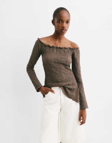 Top à encolure bardot effet froissé - Ocre - Pull & bear - Modalova