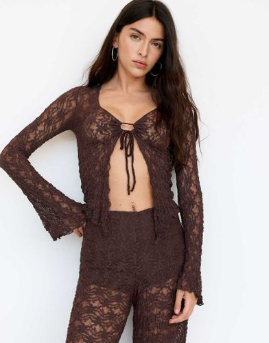 Top en dentelle noué sur le devant - Pull & bear - Modalova