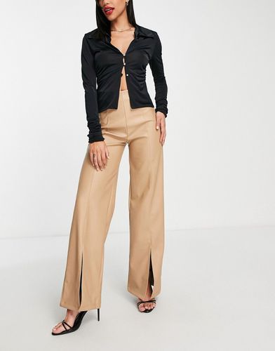 Pantaloni a fondo ampio in pelle sintetica color pietra - Rebellious Fashion - Modalova