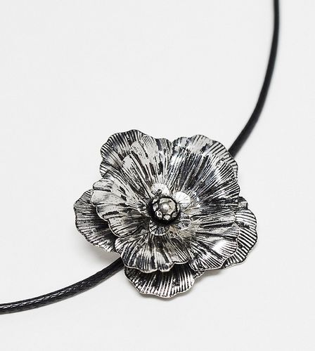 Collana unisex in corda con decorazione floreale in metallo - Reclaimed Vintage - Modalova
