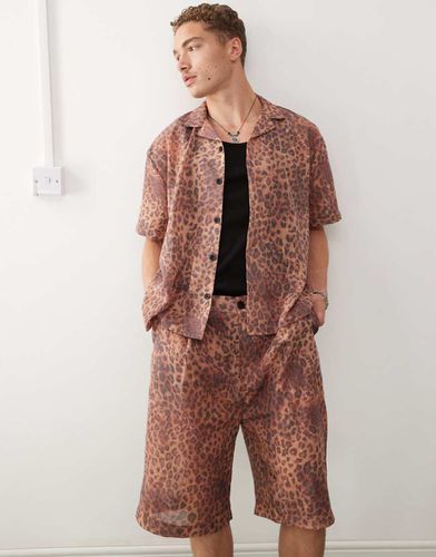 Pantaloncini unisex con stampa leopardata - Reclaimed Vintage - Modalova