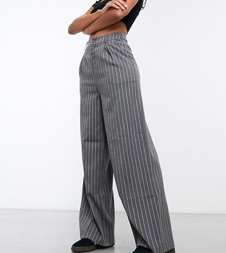 Pantaloni dritti a fondo ampio anni '90 grigi e bianchi gessati - Reclaimed Vintage - Modalova