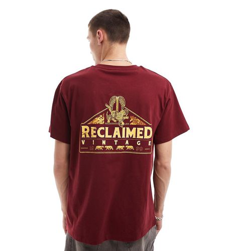 T-shirt oversize color bordeaux con stampa del logo e leopardo sul retro - Reclaimed Vintage - Modalova