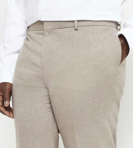 River Island Big & Tall - Pantaloni da abito in flanella beige - River Island Plus - Modalova