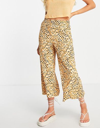 Pantaloni culotte con vita arricciata marroni con stampa animalier - River Island - Modalova