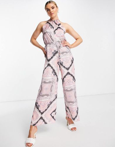 Tuta jumpsuit allacciata al collo con stampa foulard - River Island - Modalova