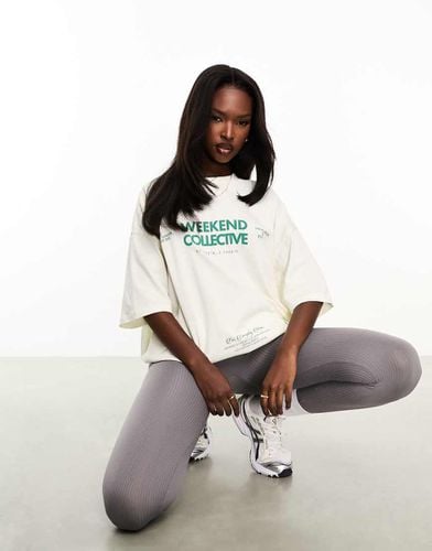 Weekend Collective - T-shirt oversize écru e verde con grafica - ASOS WEEKEND COLLECTIVE - Modalova