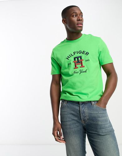 T-shirt con grafica del logo al centro - Tommy Hilfiger - Modalova